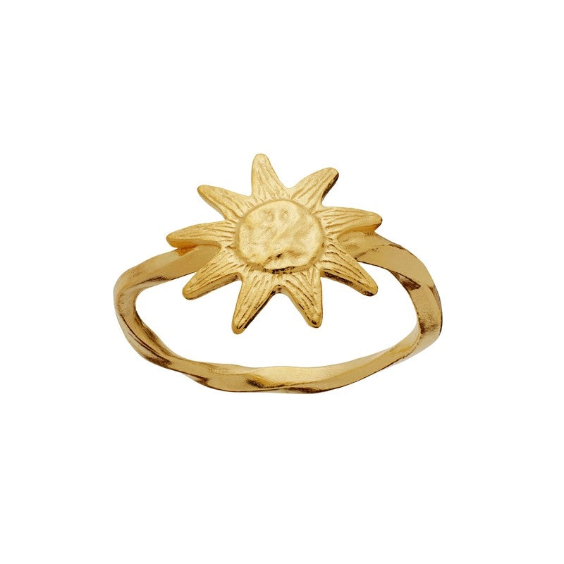Sonja ring i 18 karat forgyldt sølv fra Maanesten Sun Sister – Moon Mind kollektionen med solformet motiv.